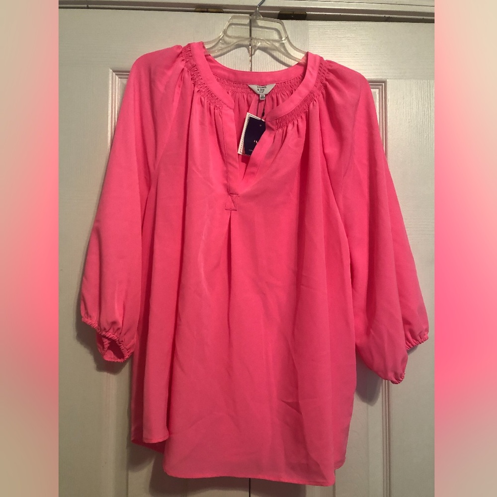 NWT 💖 Crown and Ivy